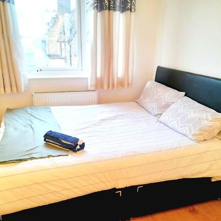 6 Bed House 3 Bathrooms Good Transport Links To London, Free Parking 외부 사진