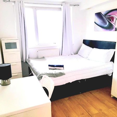 6 Bed House 3 Bathrooms Good Transport Links To London, Free Parking 외부 사진