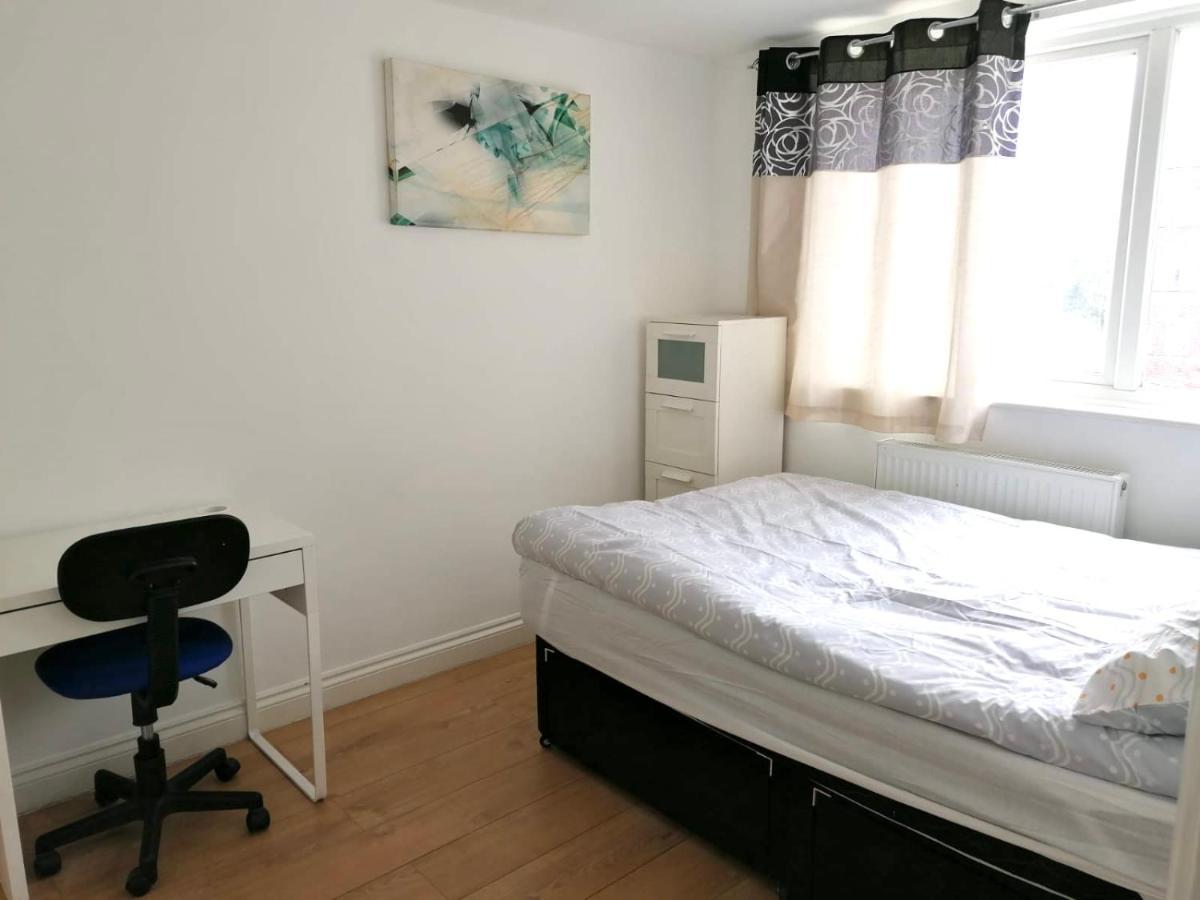 6 Bed House 3 Bathrooms Good Transport Links To London, Free Parking 외부 사진