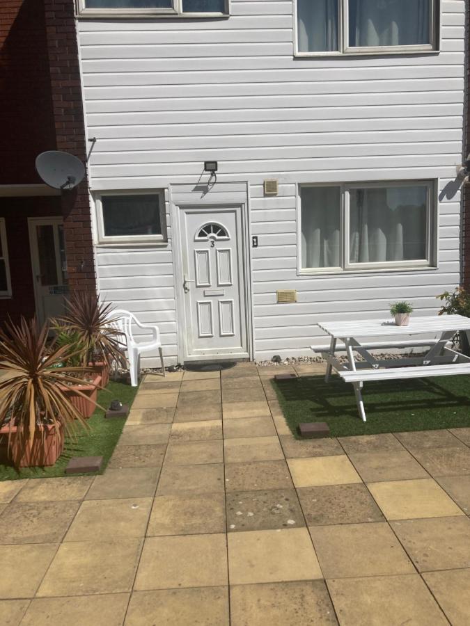 6 Bed House 3 Bathrooms Good Transport Links To London, Free Parking 외부 사진