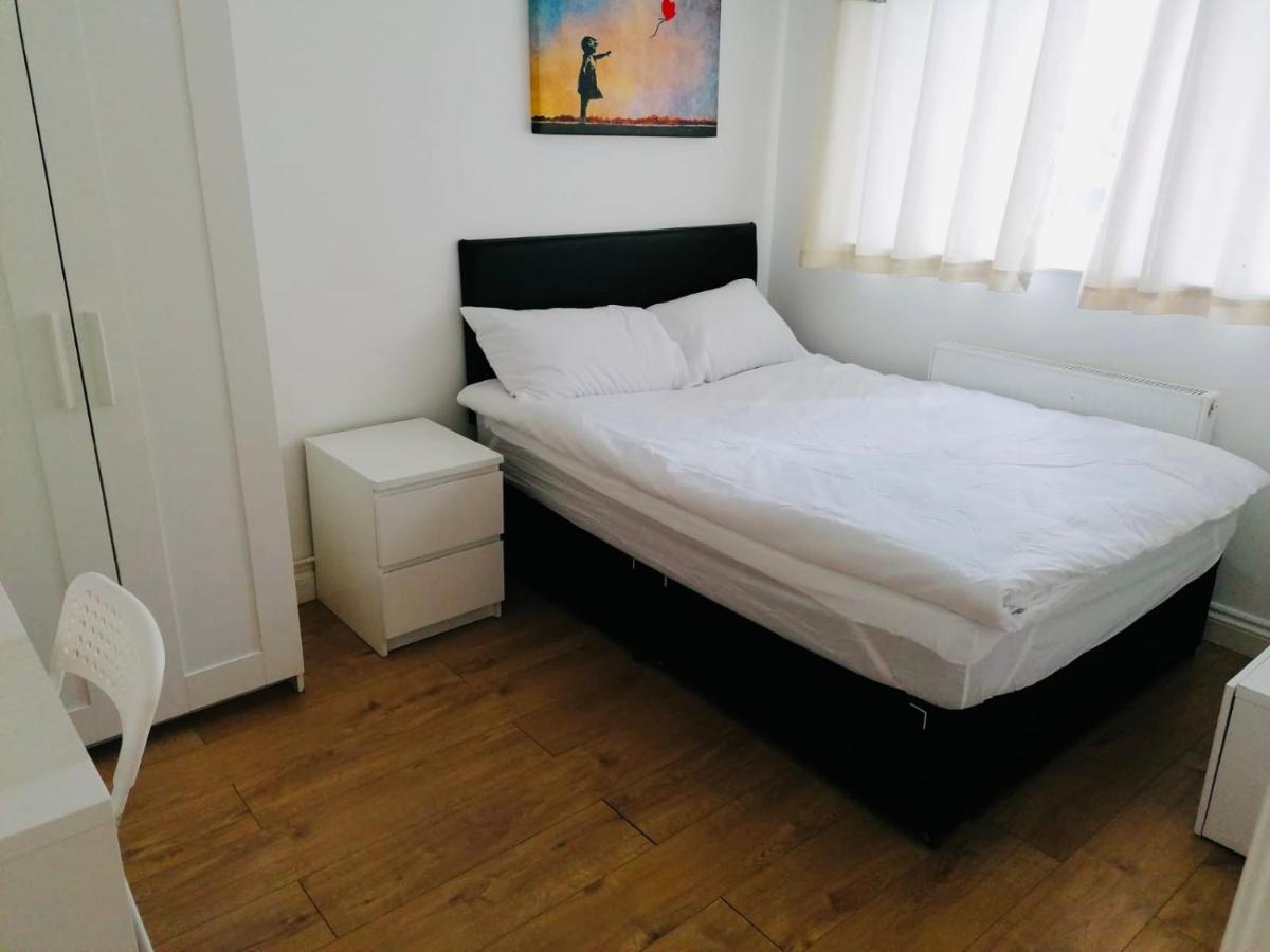 6 Bed House 3 Bathrooms Good Transport Links To London, Free Parking 외부 사진