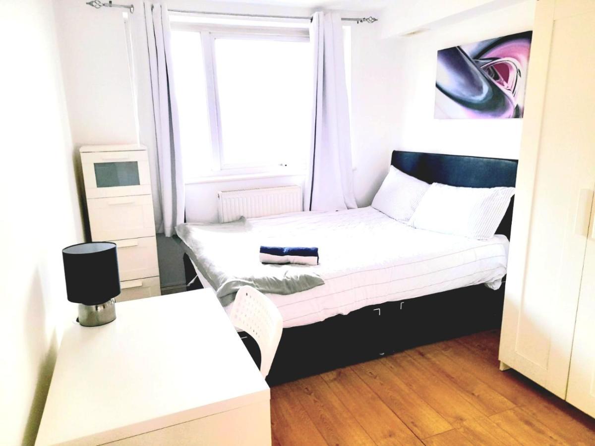 6 Bed House 3 Bathrooms Good Transport Links To London, Free Parking 외부 사진