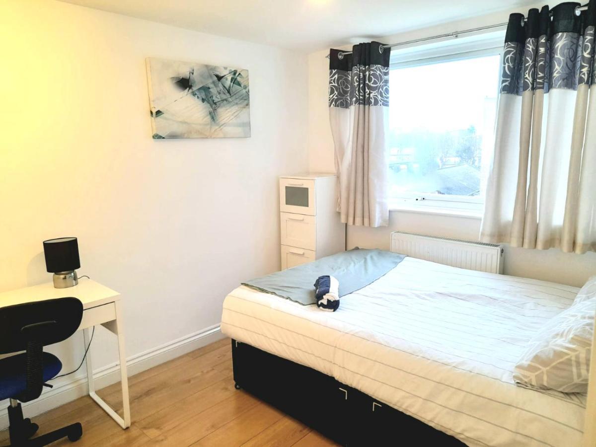 6 Bed House 3 Bathrooms Good Transport Links To London, Free Parking 외부 사진